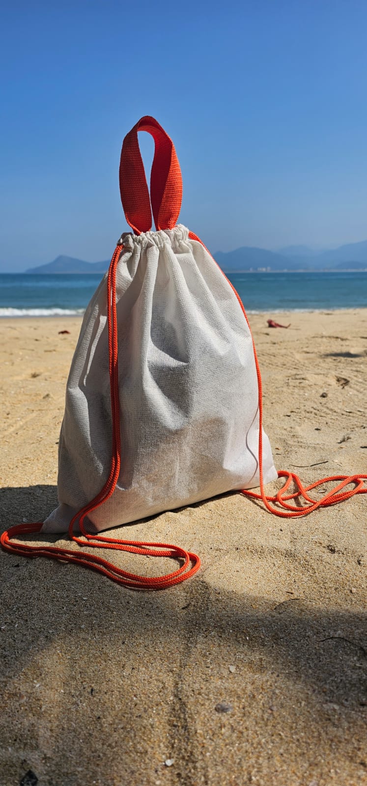 Sacochila Ecológica em PET Branco Reciclado com Alça de Mão - Ref.: Lírio