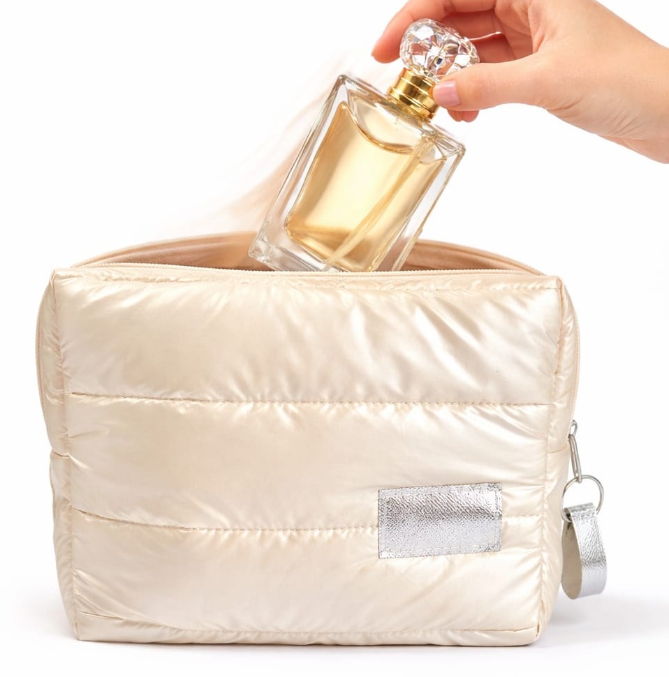 Lançamento Salsa | a necessaire com tecido puffer, estilosa e com um brilho encantador.