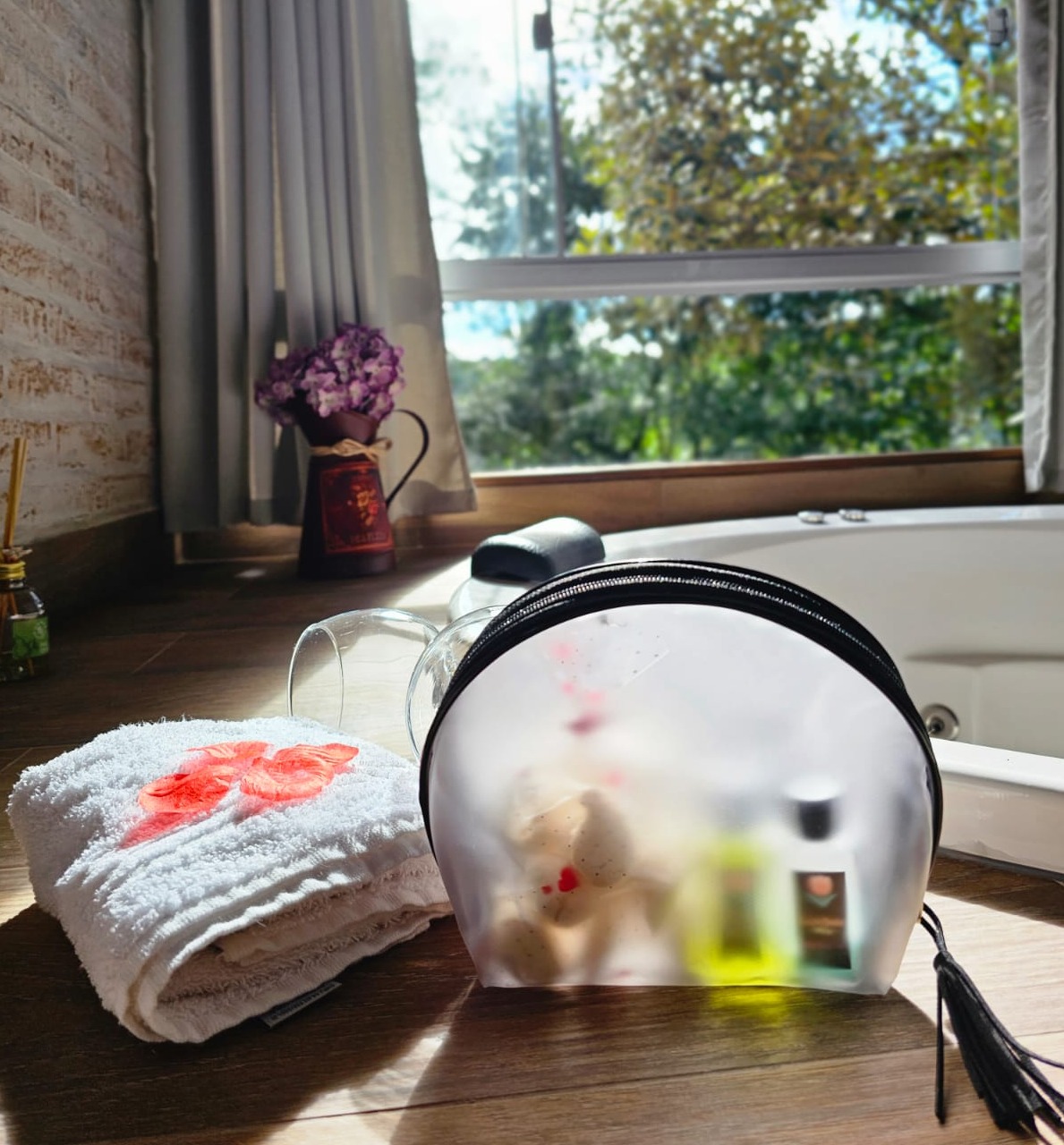 Necessaire Oval em PVC All Clear - Ref.: Ballet