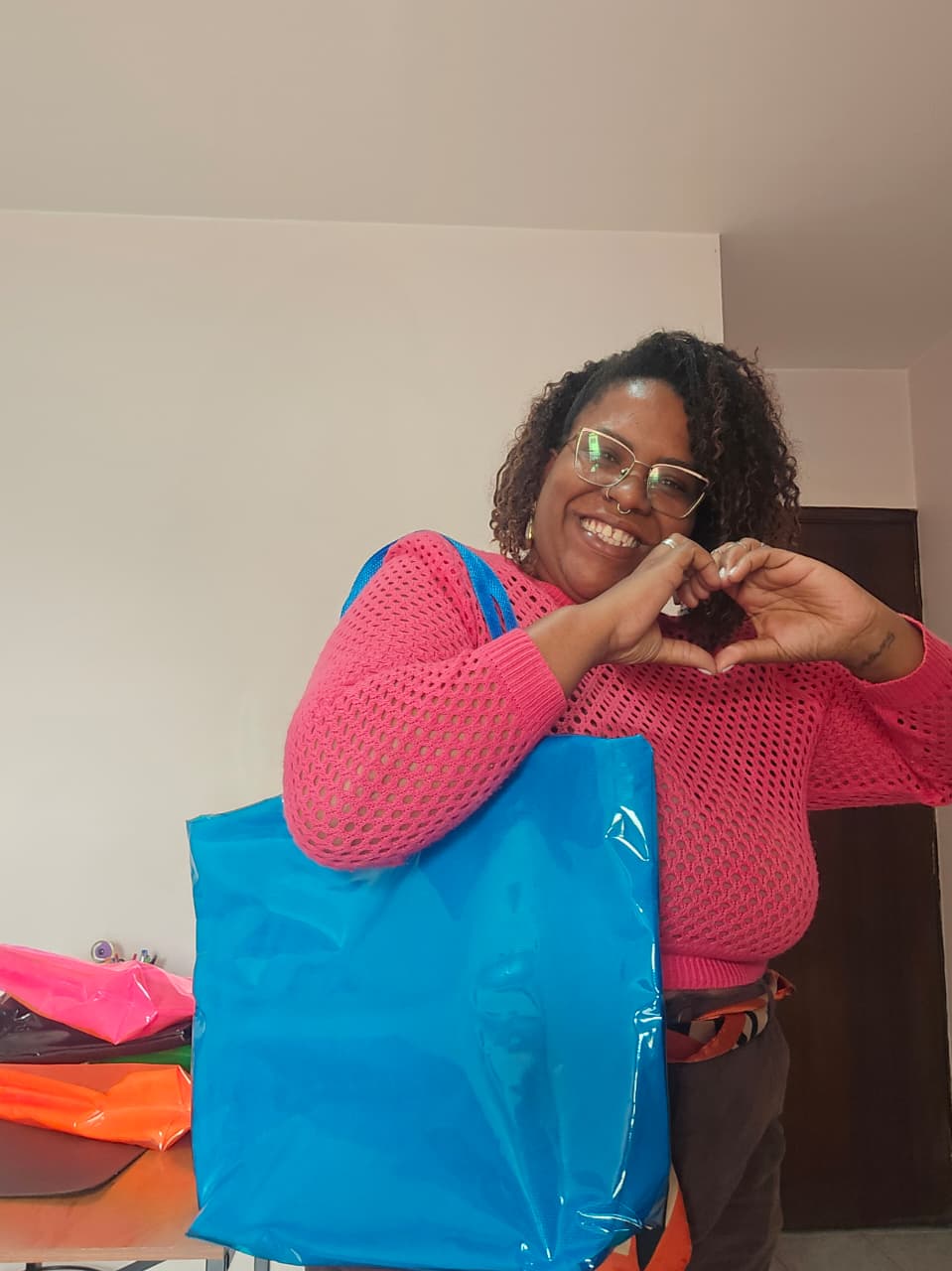 Bag reuse em pvc colorido + forro de toalha + zíper de fechamento - Ref.: Funk