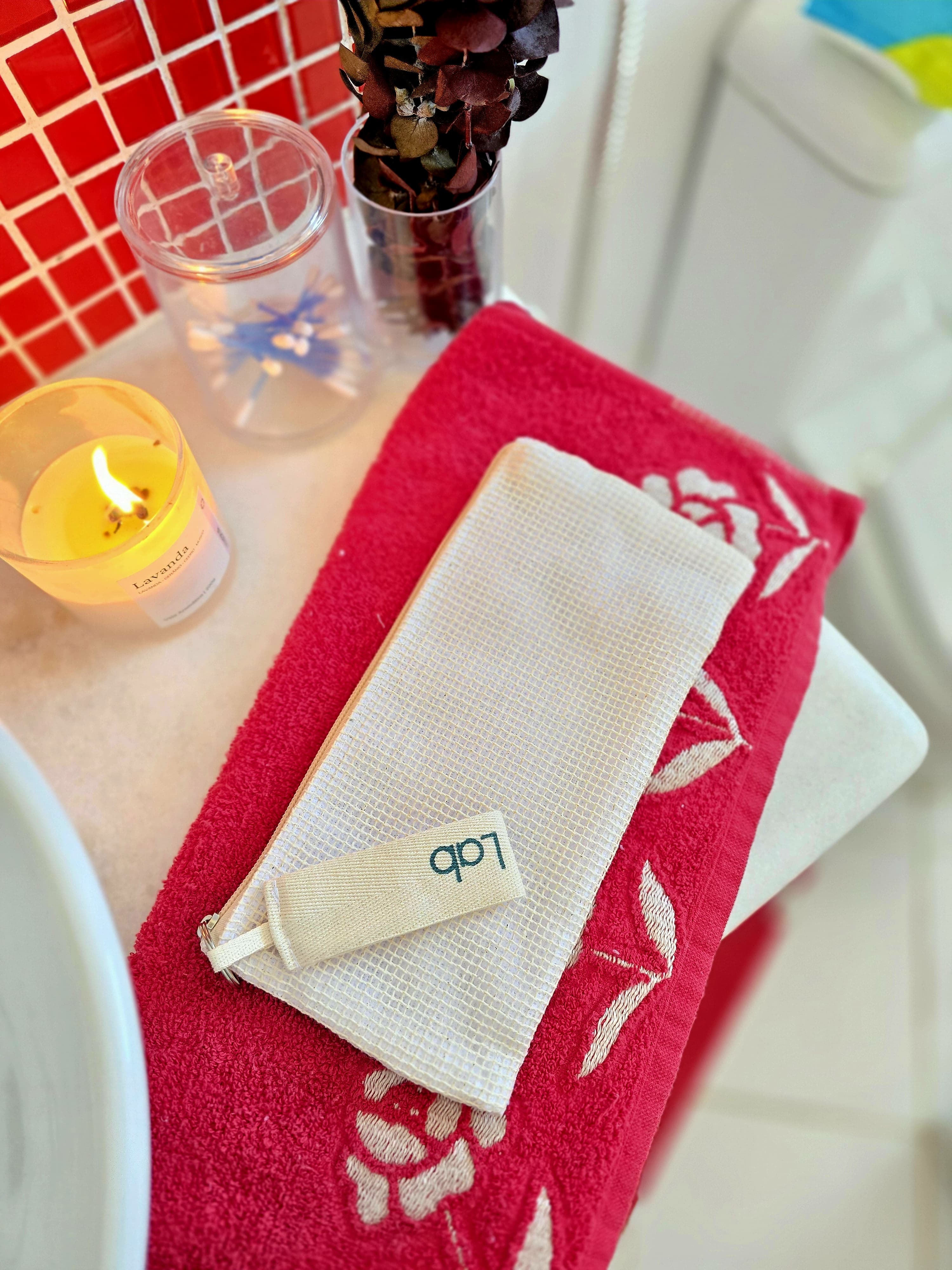 Necessaire ecológica, em tela de algodão cru e com forro atoalhado - ref.: ALFAZEMA