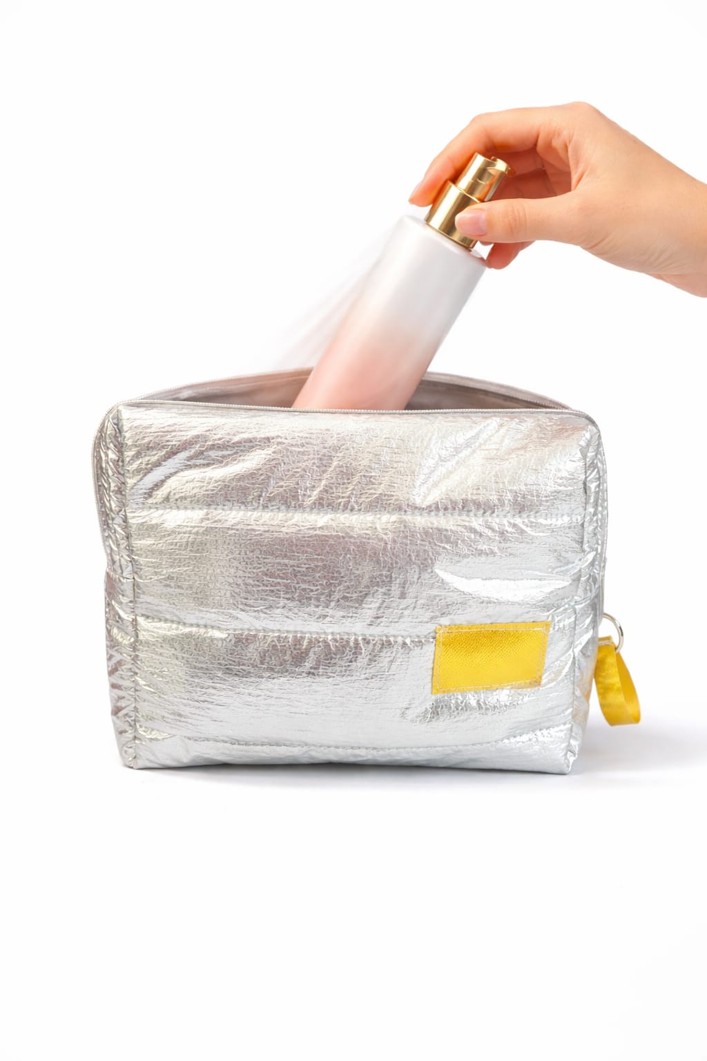 Lançamento Salsa | a necessaire com tecido puffer, estilosa e com um brilho encantador.