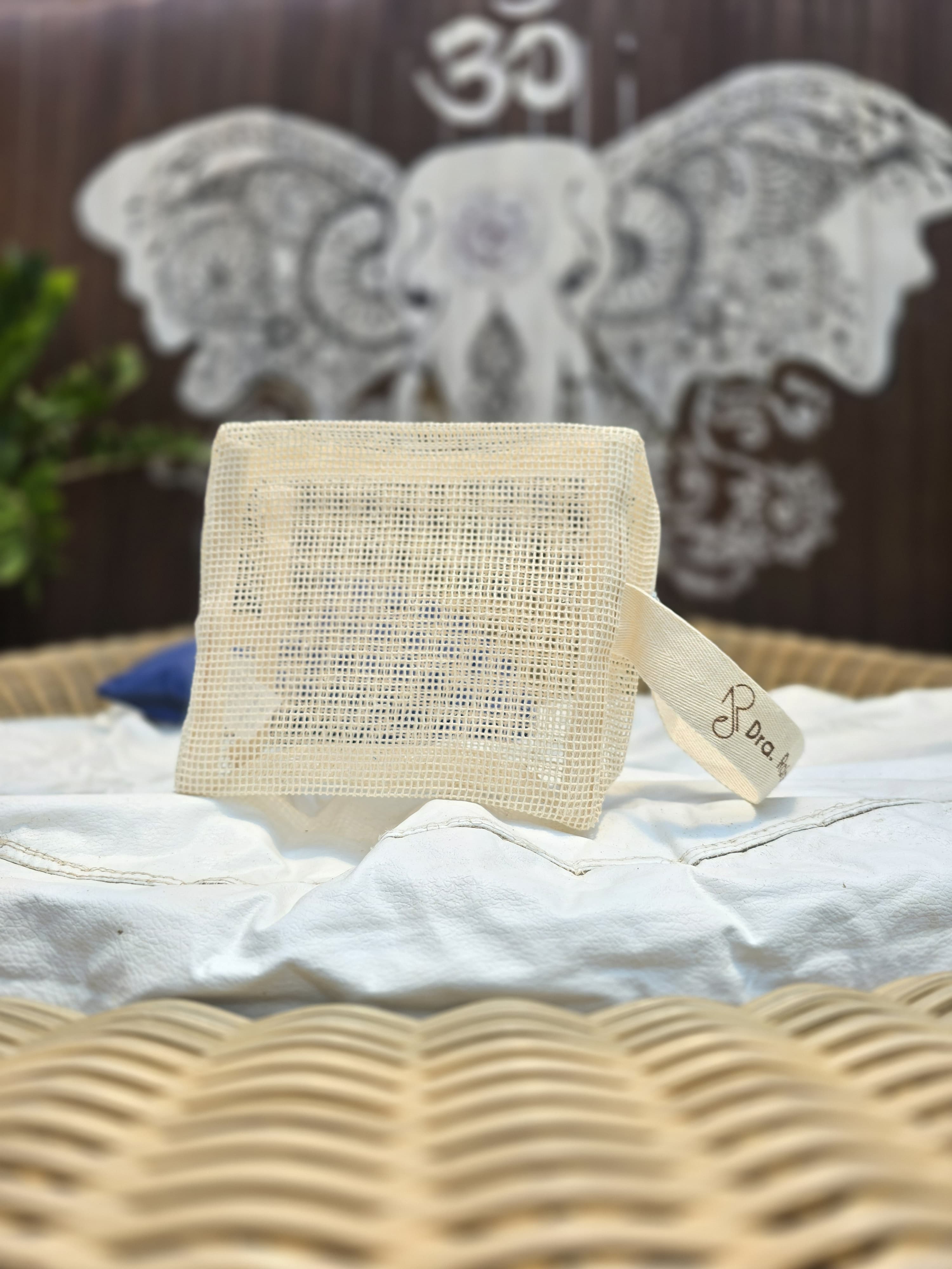 Necessaire Ecológica em Talagarça Fina de Algodão Cru com Alça Lateral - Ref.: Ninho