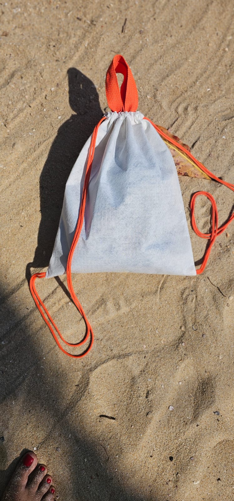 Sacochila Ecológica em PET Branco Reciclado com Alça de Mão - Ref.: Lírio