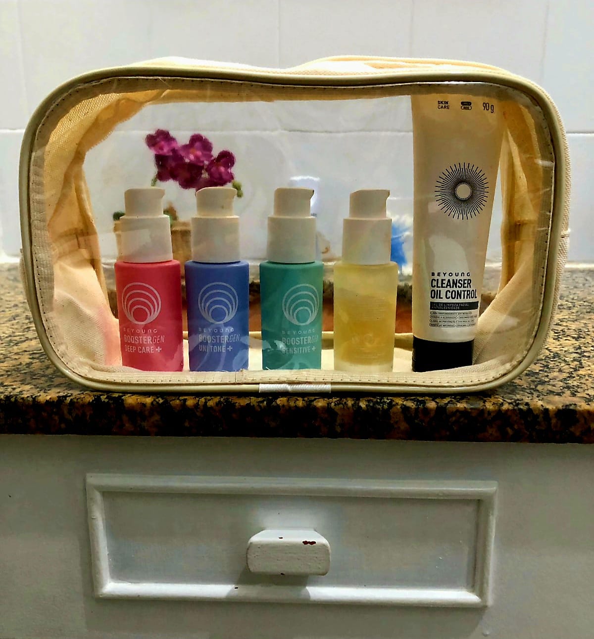 Frasqueira - Ref.: Cegonha - em lona de algodão cru + visor em pvc.