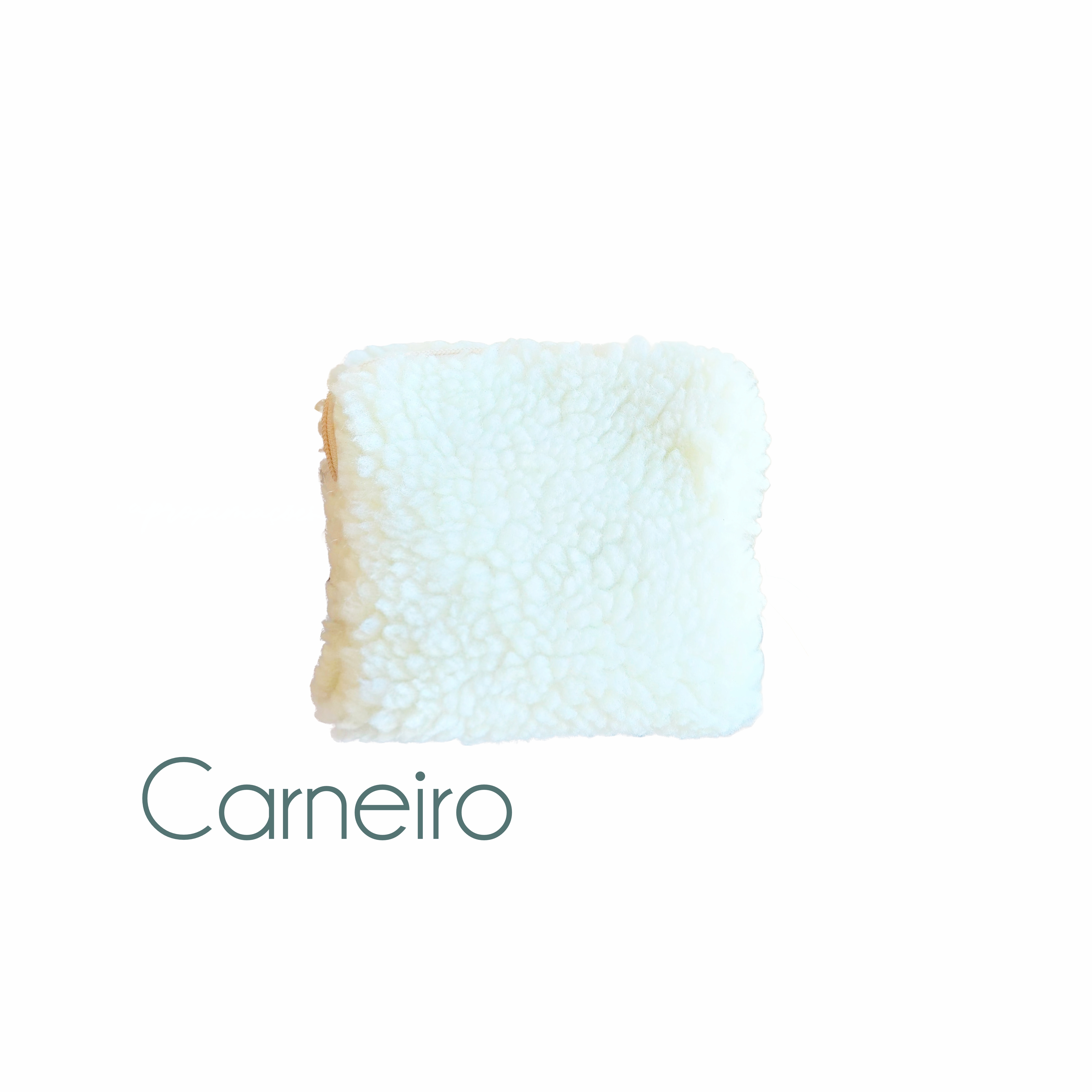 Uma necessaire cheia de textura. A Carneiro é macia, fofa e aquece nossos corações. ref.: CARNEIRO